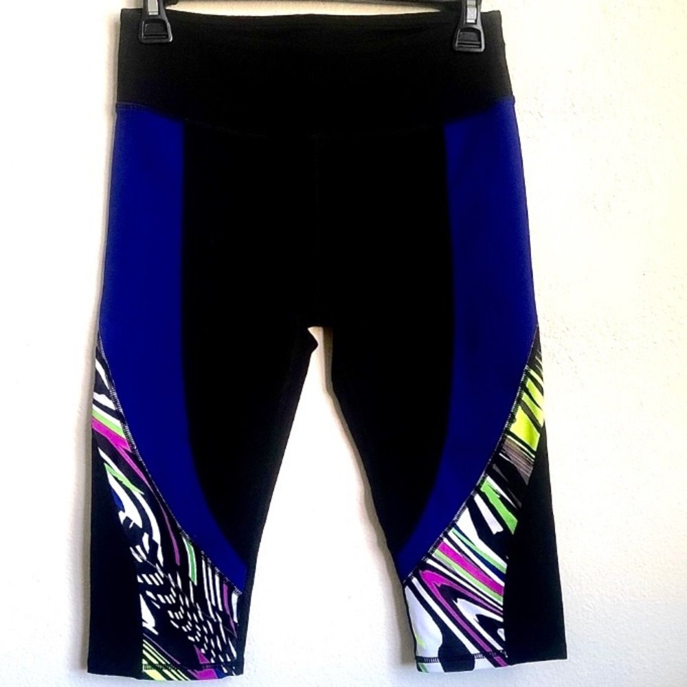 FABLETICS- Cropped Workout Leggings/Biker Shorts